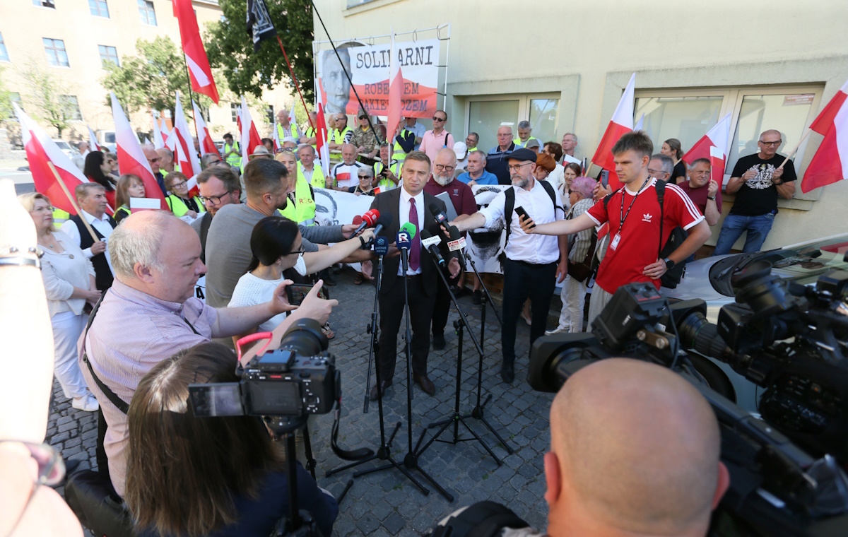 Bąkiewicz przed przesłuchaniem: "To polityczna hucpa"