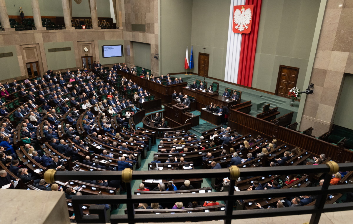 SONDAŻ. Kto wszedłby do Sejmu? Fatalny wynik Smerfów 2050