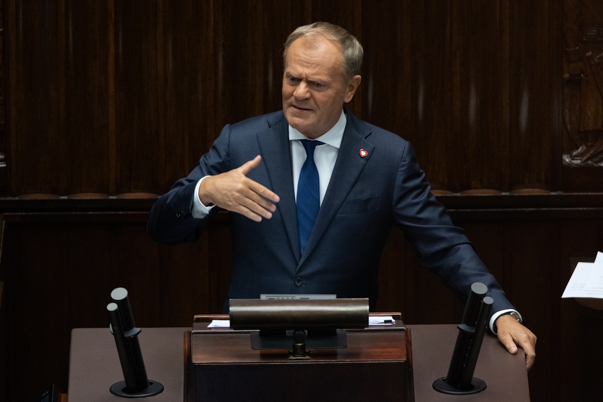 Tusk dramatycznie szuka pieniędzy podwyższając podatki