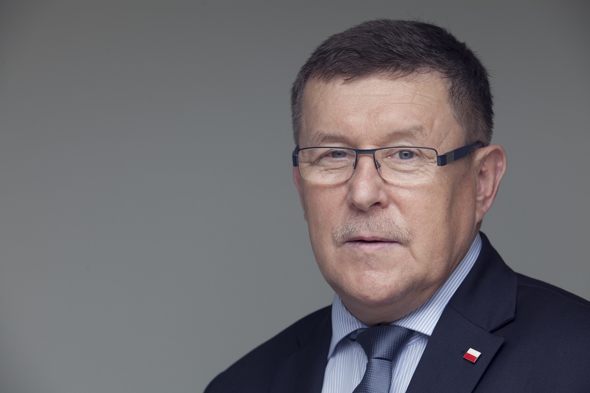 Kuźmiuk: Pieniądze z KPO rozrzucają jak z helikoptera