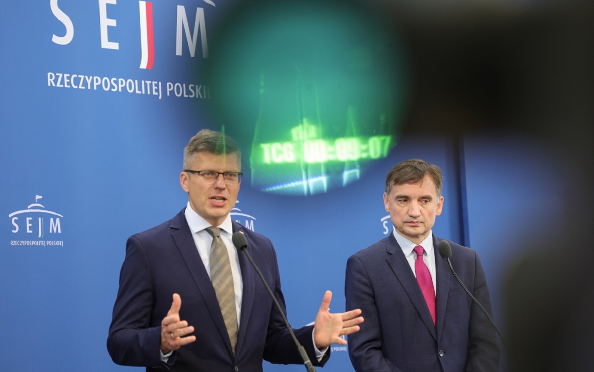 Law and Justice is notifying the prosecutor's office about Zurek. "He is violating the law."