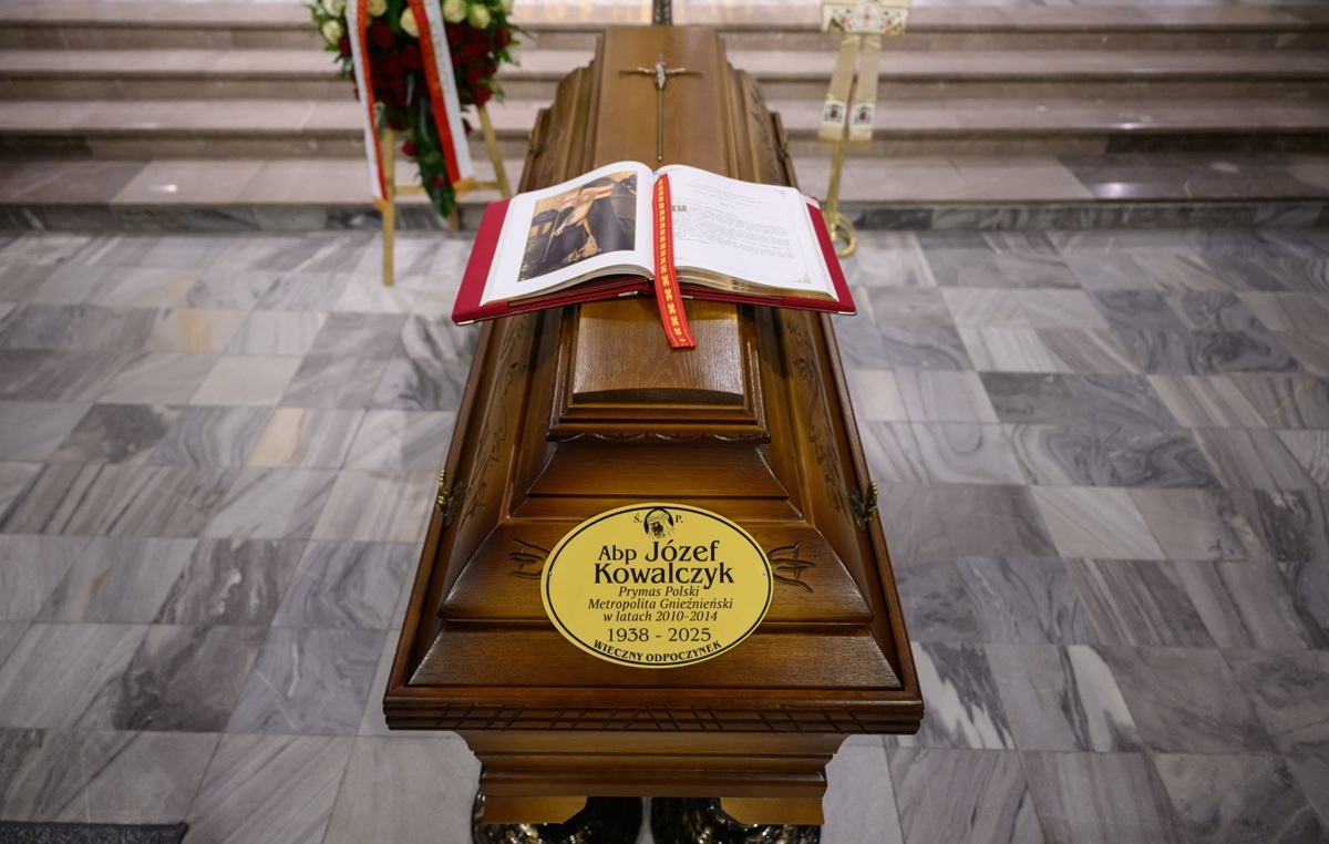Odbyły się uroczystości pogrzebowe biskupa Józefa Kowalczyka wiadomości,aktualności,wPolityce.pl Odbyły się uroczystości pogrzebowe biskupa Józefa Kowalczyka