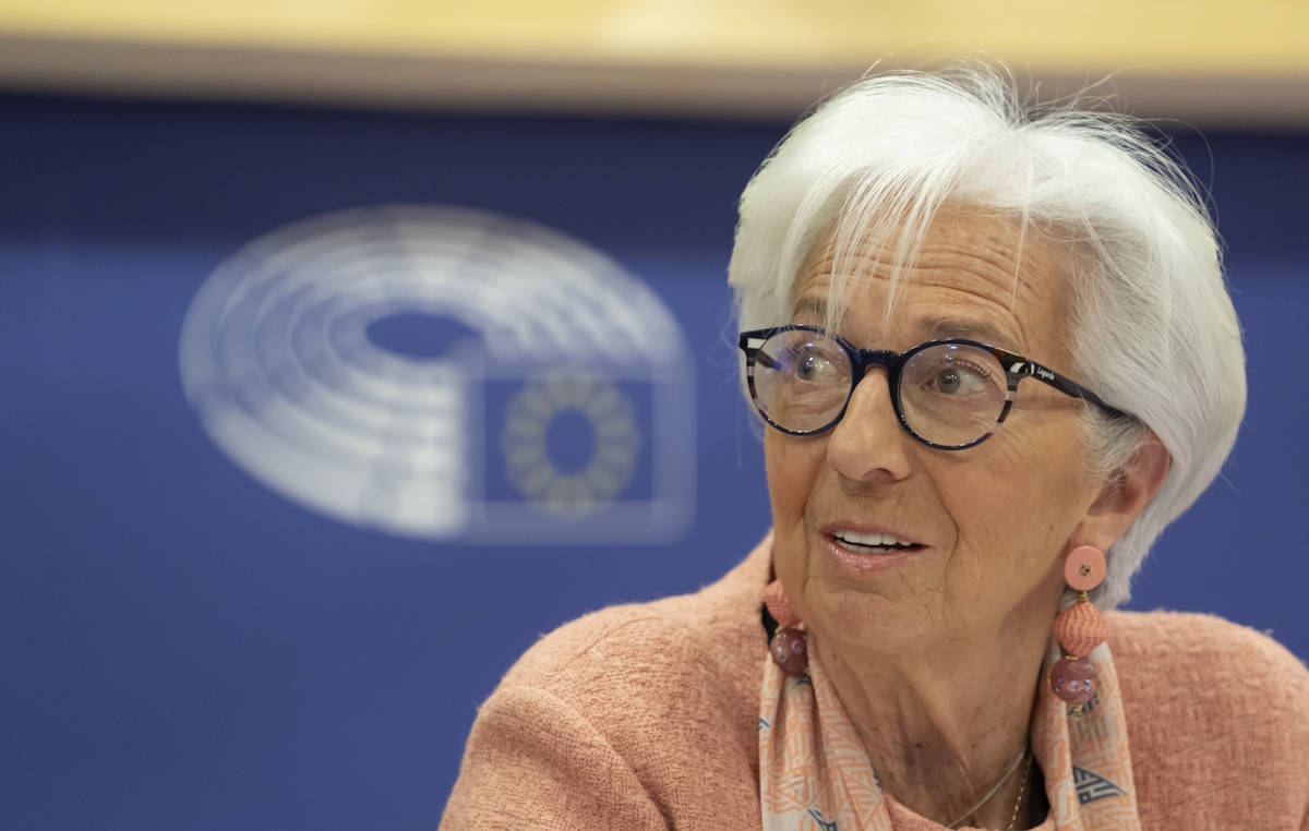 Prezes EBC zaniepokojona możliwością upadku rządu we Francji