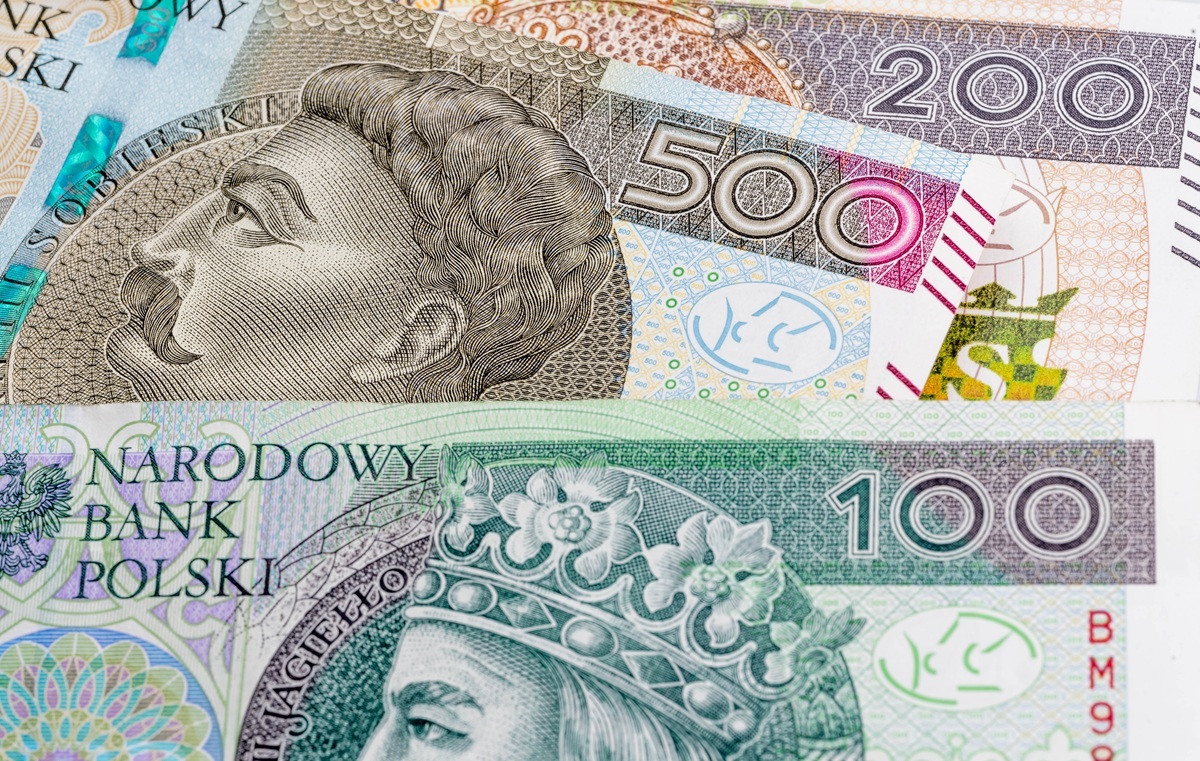 There is simply a task  of the Ministry of Interior and Administration on the right to benefits for foreigners