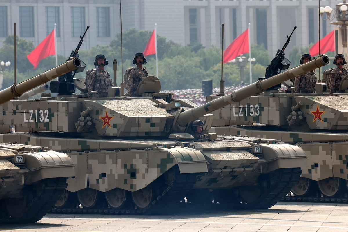 Parada w Pekinie. 10 tys. żołnierzy i najnowsza broń. WIDEO