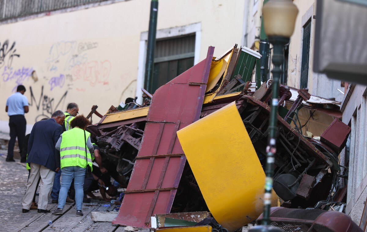 Kolejka wypadła z szyn w Lizbonie. Rośnie bilans ofiar