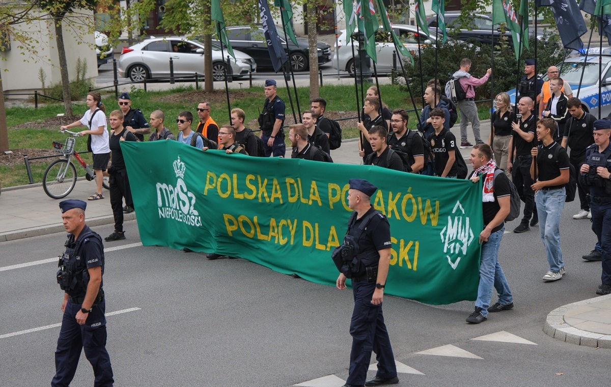 Ulicami Warszawy przeszła manifestacja antyimigrancka!