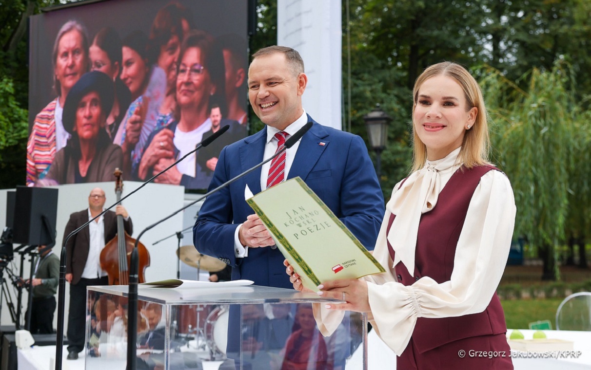 wiadomości,aktualności,wPolityce.pl Para Prezydencka na Narodowym Czytaniu.Trafny dobór utworów!