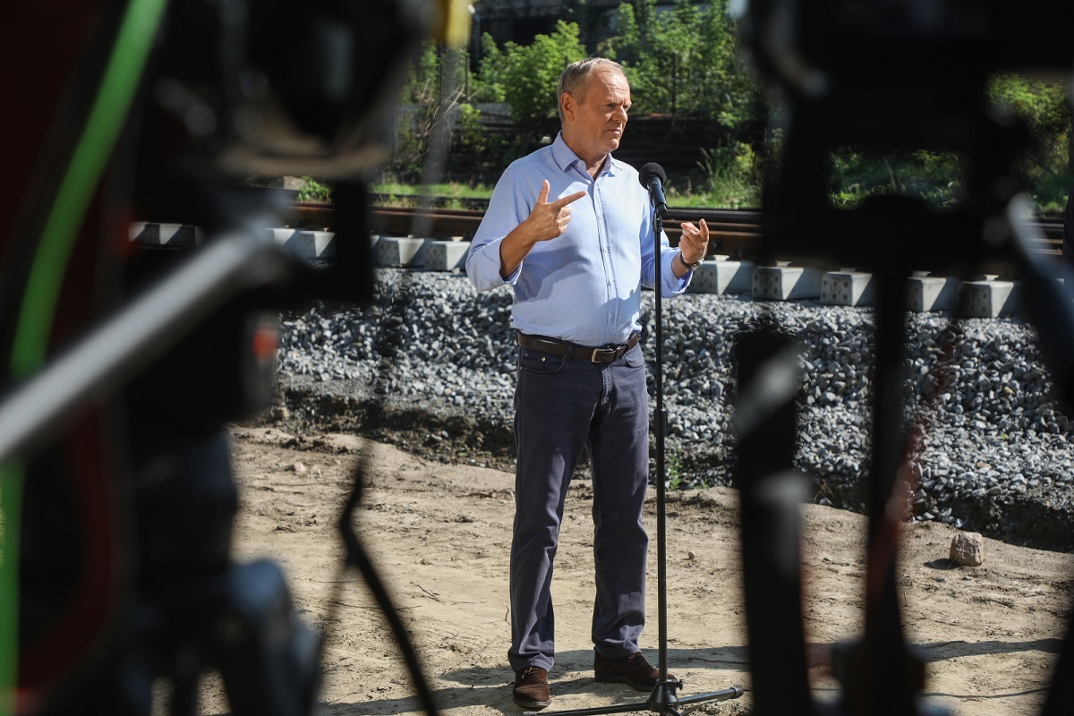 Rolnicy w niebezpieczeństwie. "Tusk wywiesił białą flagę"