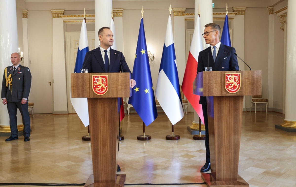 Prezydent w Helsinkach: Nie wierzymy w dobre intencje Putina