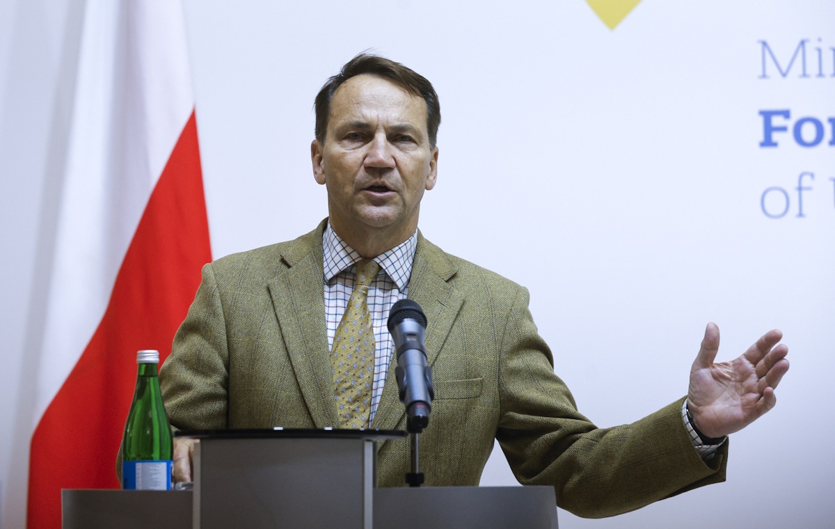 Сикорский: Какой российской лжи мы должны верить?