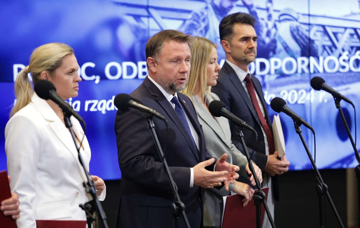 Kierwiński chwali się pomocą dla powodzian.Jaka jest prawda?