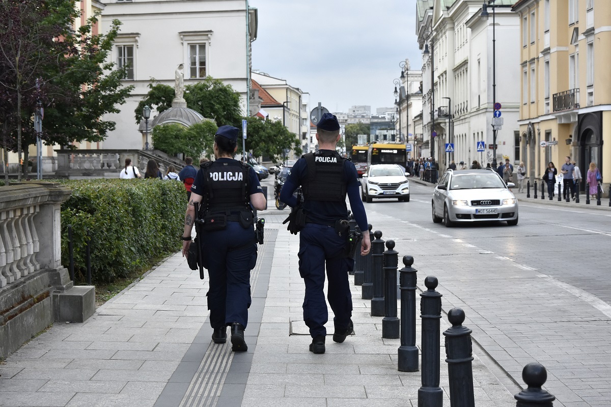 Spada zaufanie do policji. "Wrażliwe na bieżące wydarzenia"