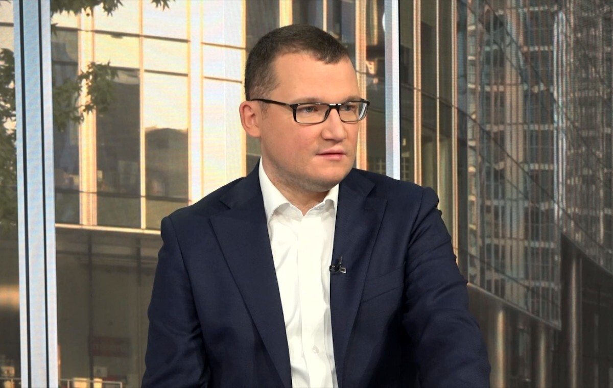 Szefernaker: Papa prowadzi politykę przez serwis X