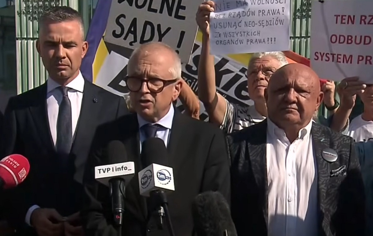 Dubois i Rosati chcą posiedzenia TS "w pełnym składzie"