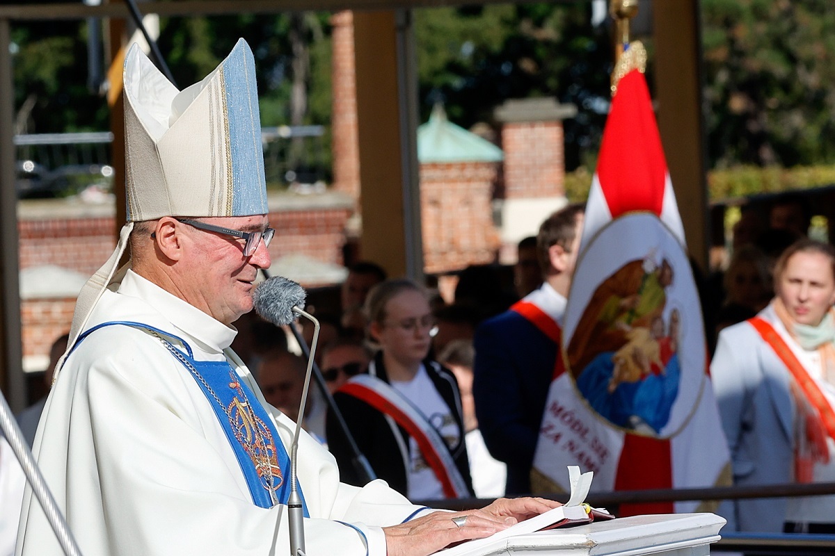 Bp Stułkowski na Jasnej Górze: Szkoła należy do rodziców wiadomości,aktualności,wPolityce.pl Bp Stułkowski na Jasnej Górze: Szkoła należy do rodziców