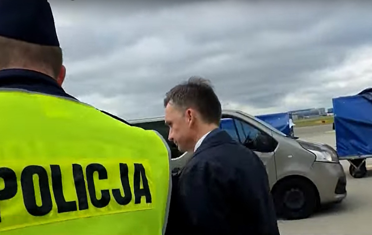 Zbigniew Ziobro zatrzymany na lotnisku w Warszawie!