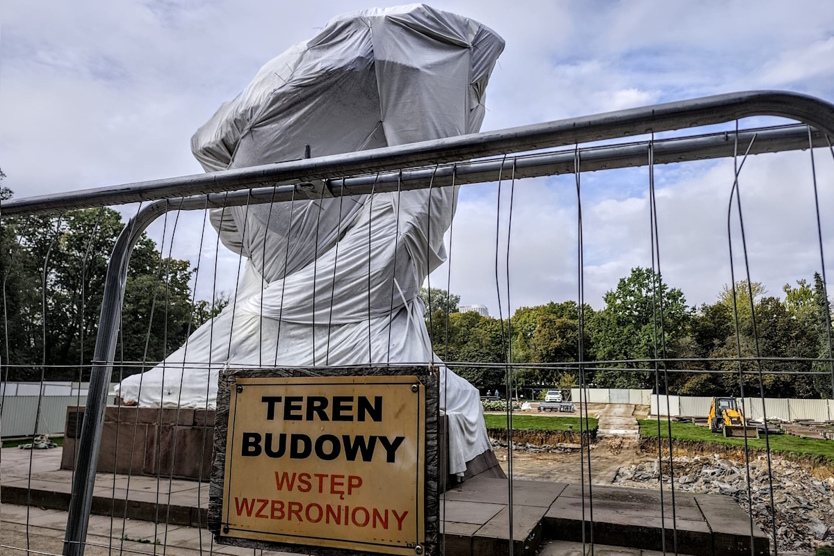 Tak Trzaskowski wita melomanów! Chopin owinięty płachtą wiadomości,aktualności,wPolityce.pl Tak Trzaskowski wita melomanów! Chopin owinięty płachtą