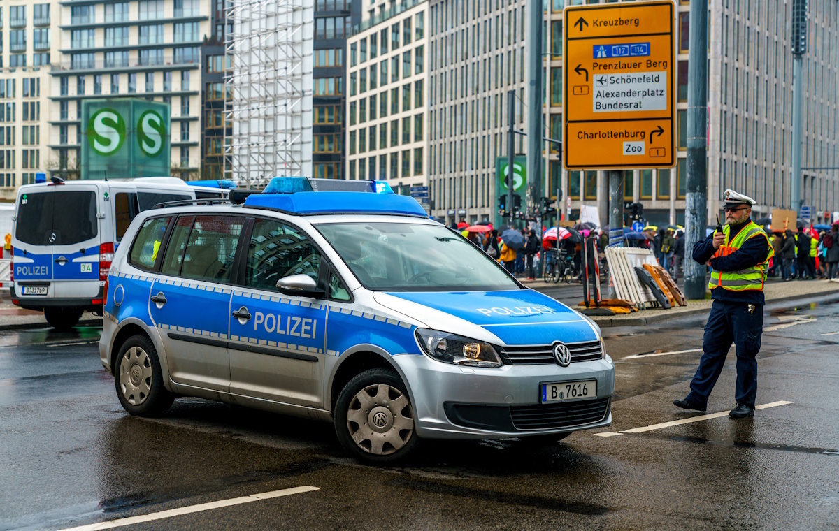 W Berlinie zatrzymano trzech członków Hamasu. Kupowali broń wiadomości,aktualności,wPolityce.pl W Berlinie zatrzymano trzech członków Hamasu. Kupowali broń
