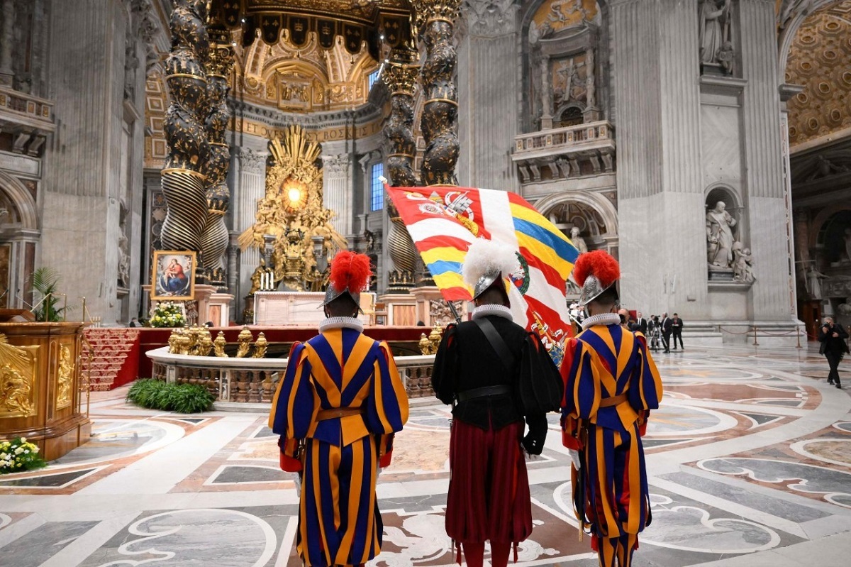 Papież na zaprzysiężeniu rekrutów Gwardii Szwajcarskiej wiadomości,aktualności,wPolityce.pl Papież na zaprzysiężeniu rekrutów Gwardii Szwajcarskiej