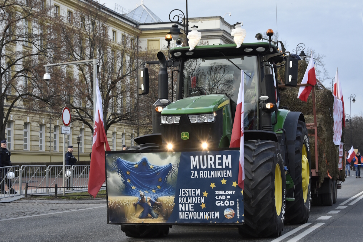 Telus: Polski rolnik straci, a my będziemy jeść barachło