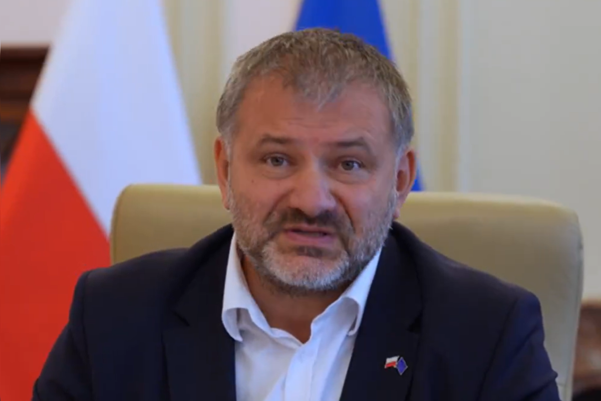 Żurek na Facebooku. Opowiada o.. autorytaryzmie i zupie