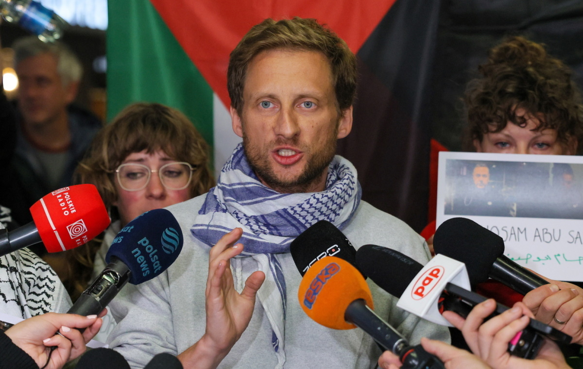 Sterczewski wrócił do Polski i... narzeka na Sikorskiego
