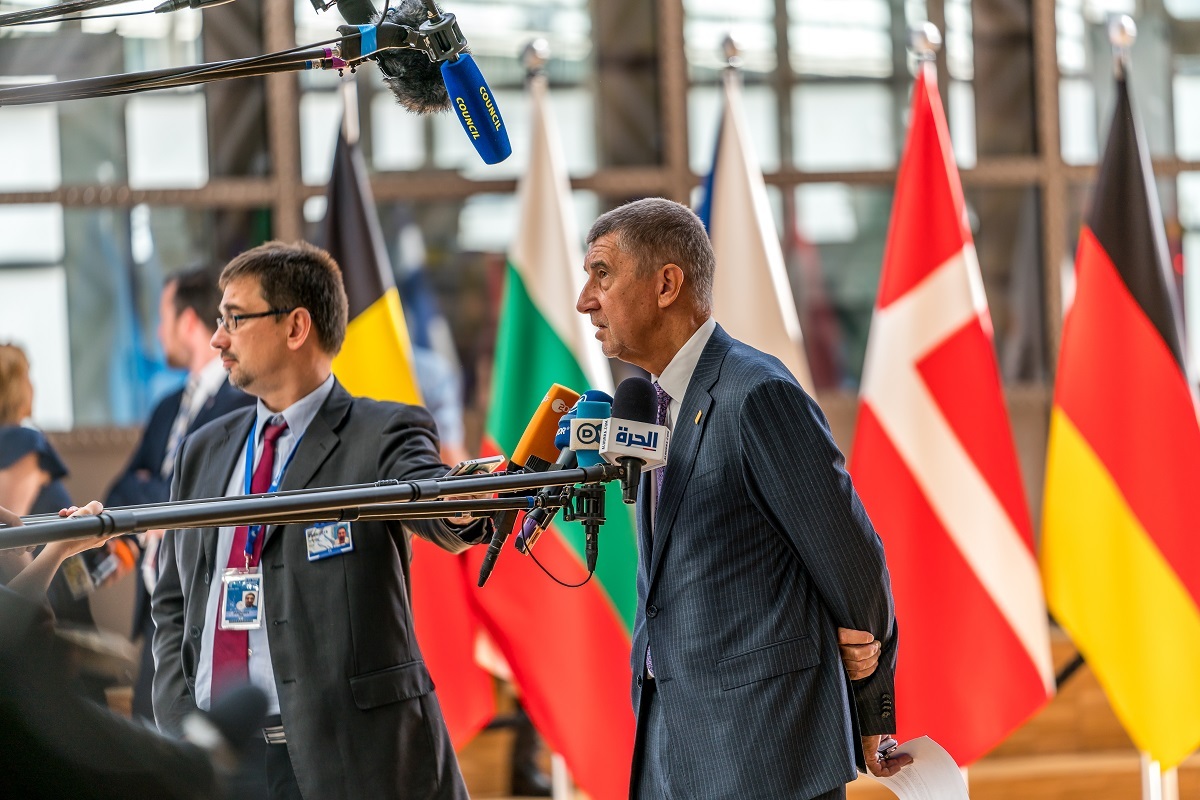 Tusk mógłby znaleźć w Pradze sojusznika. Czy będzie chciał?