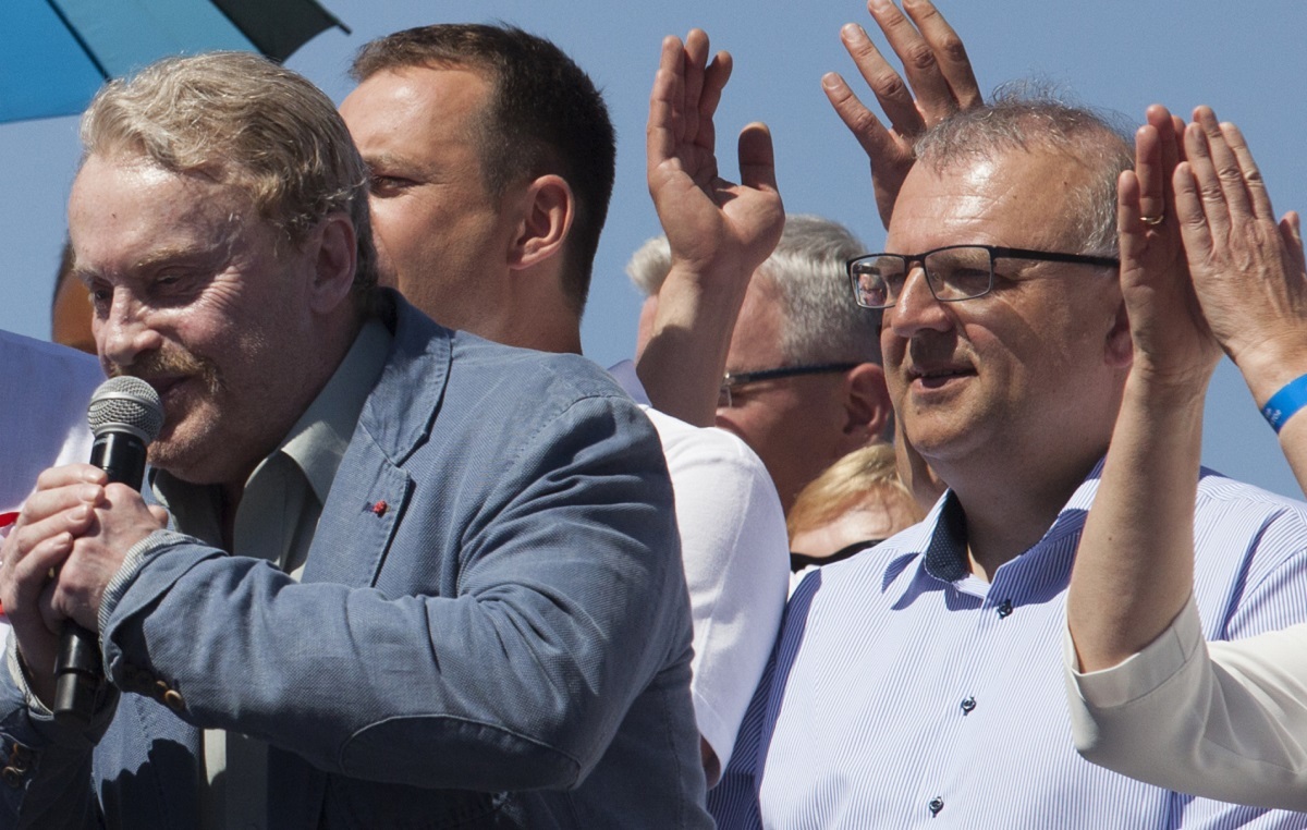 Olbrychski znów "zabłysnął": "Polityk mały, brzydki"
