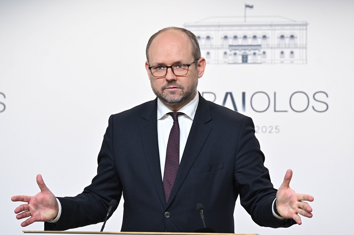 Przydacz: Tusk regarding migration threw himself from wall to wall