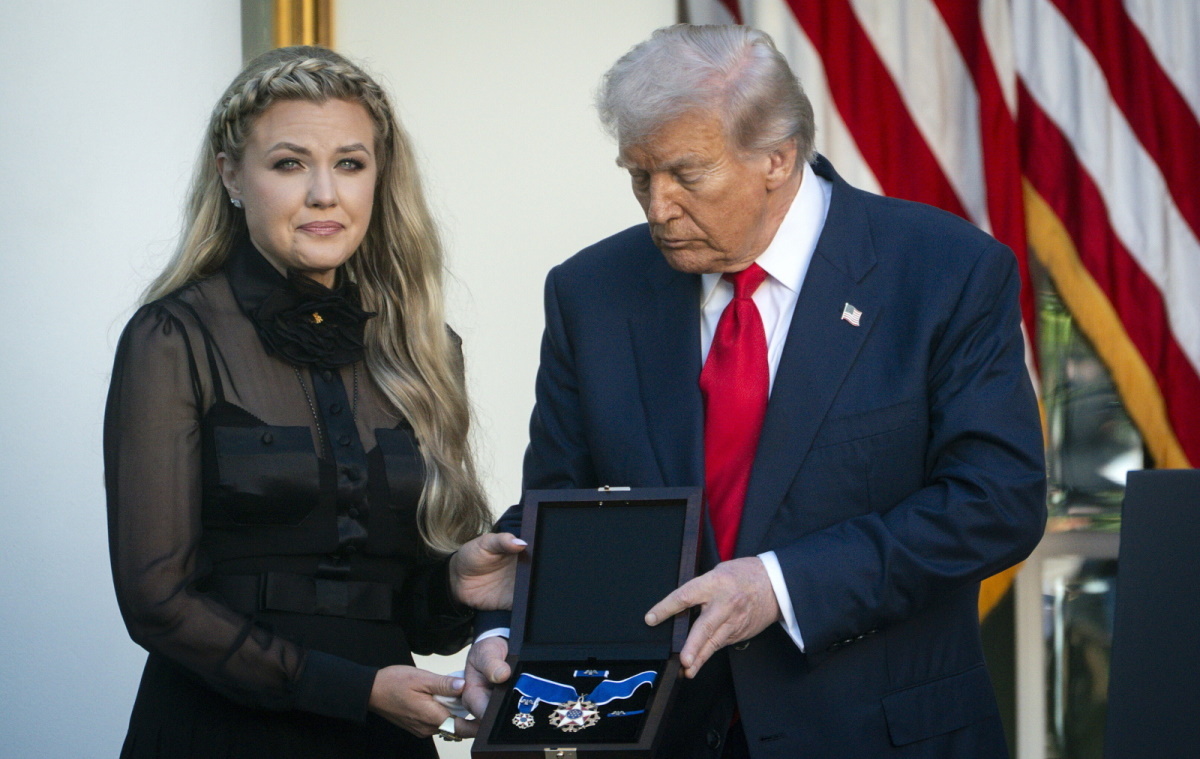 wiadomości,aktualności,wPolityce.pl Prezydent Trump odznaczył pośmiertnie Charliego Kirka!