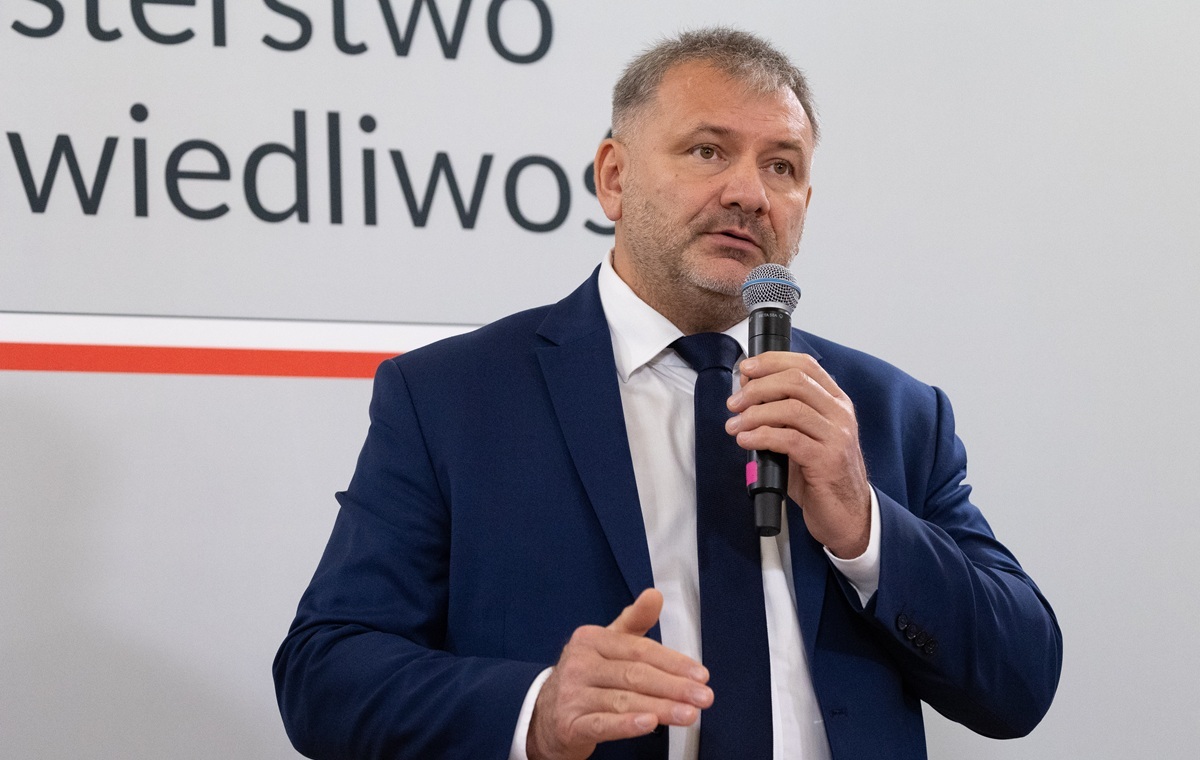 Mec. Lewandowski punktuje hipokryzję Żurka