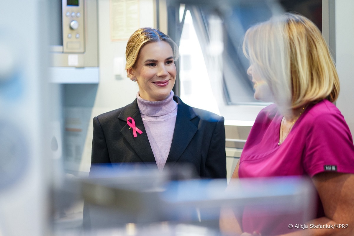 Polacy dobrze oceniają Martę Nawrocką w roli pierwszej damy