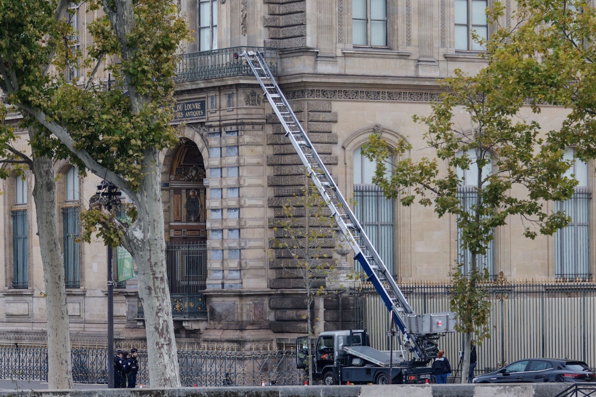 wiadomości,aktualności,wPolityce.pl Napad na Luwr. Szokujący raport!