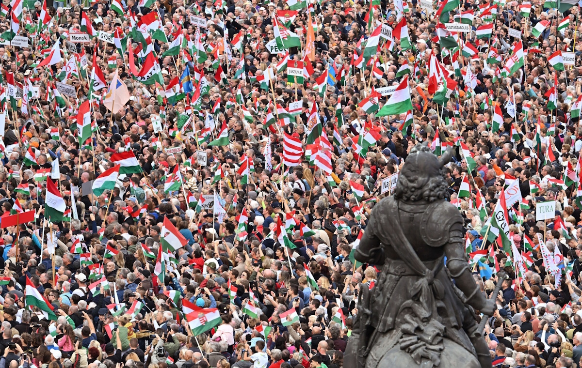 Węgierski protest dla pokoju. Orban: Nie umrzemy za Ukrainę