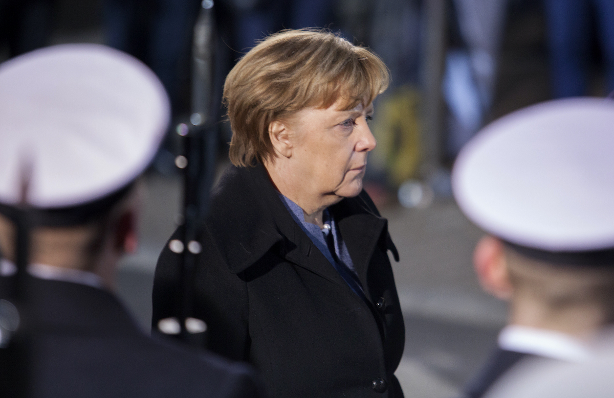 Merkel, Rosja i naciski na Kijów. Szokujące ustalenia