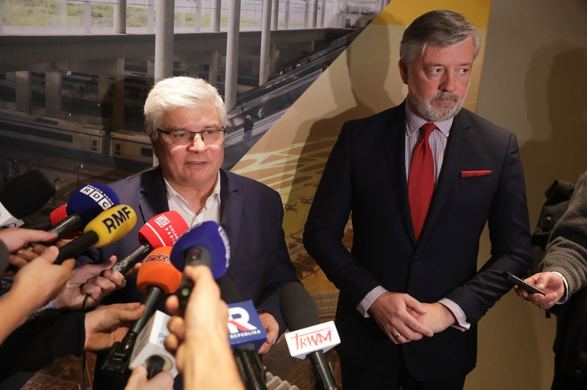 Lasek i prezes CPK próbują się tłumaczyć ws. działki