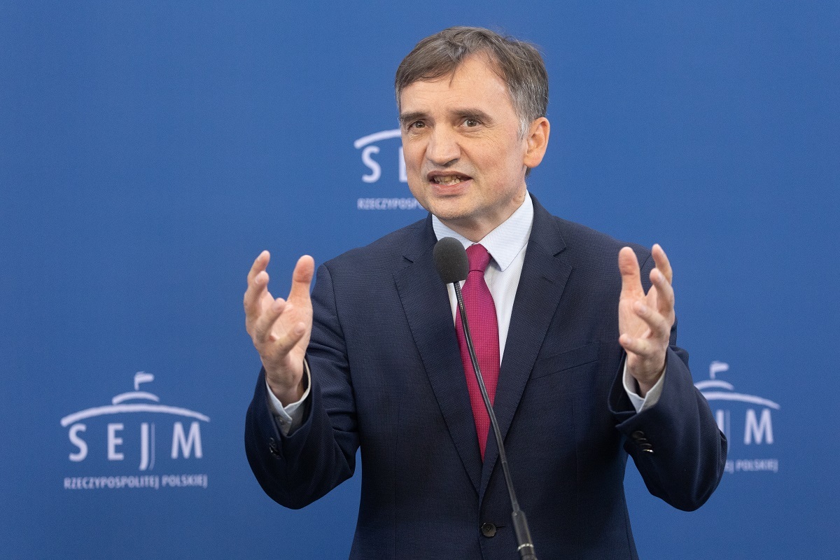 NASZ NEWS. Azyl na Węgrzech? Ziobro zaprzecza