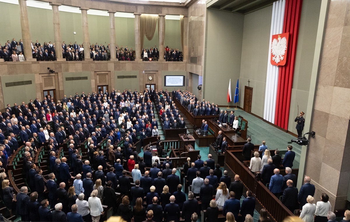 KO na czele SONDAŻU, ale bez większości w Sejmie