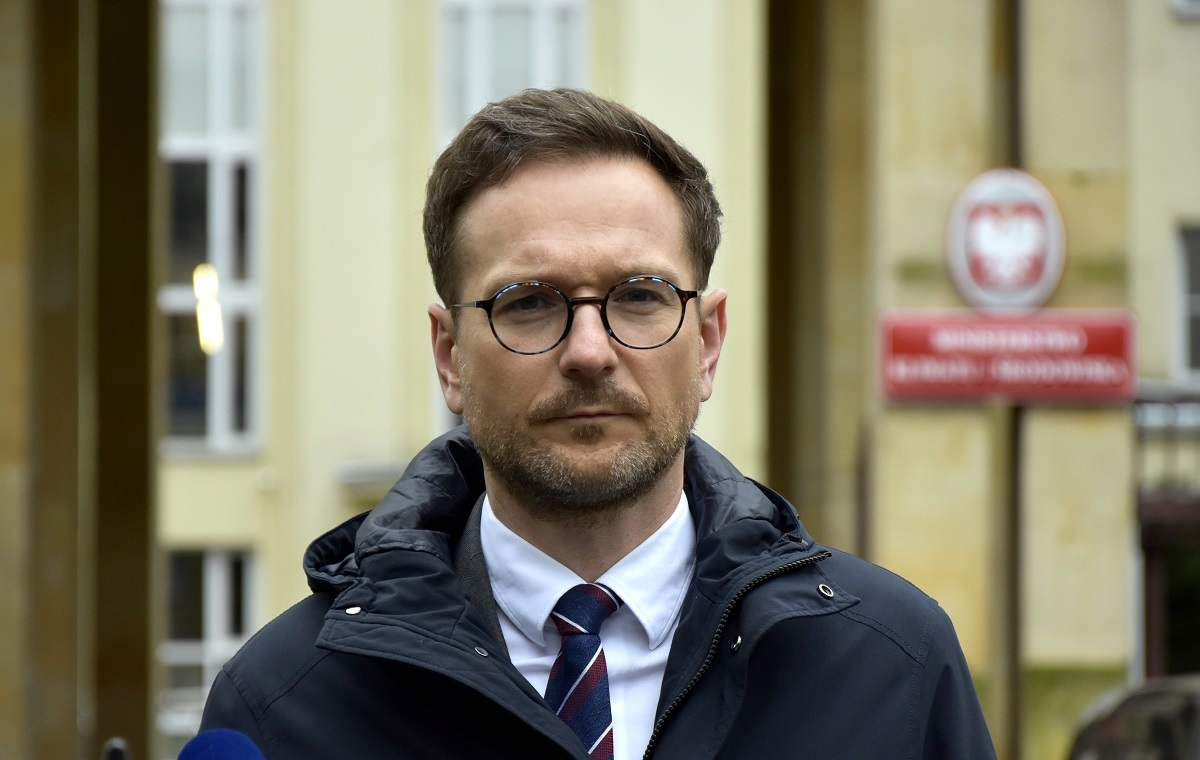 Buda: Projekt CPK uczynili gorszym, a teraz zmienią mu nazwę