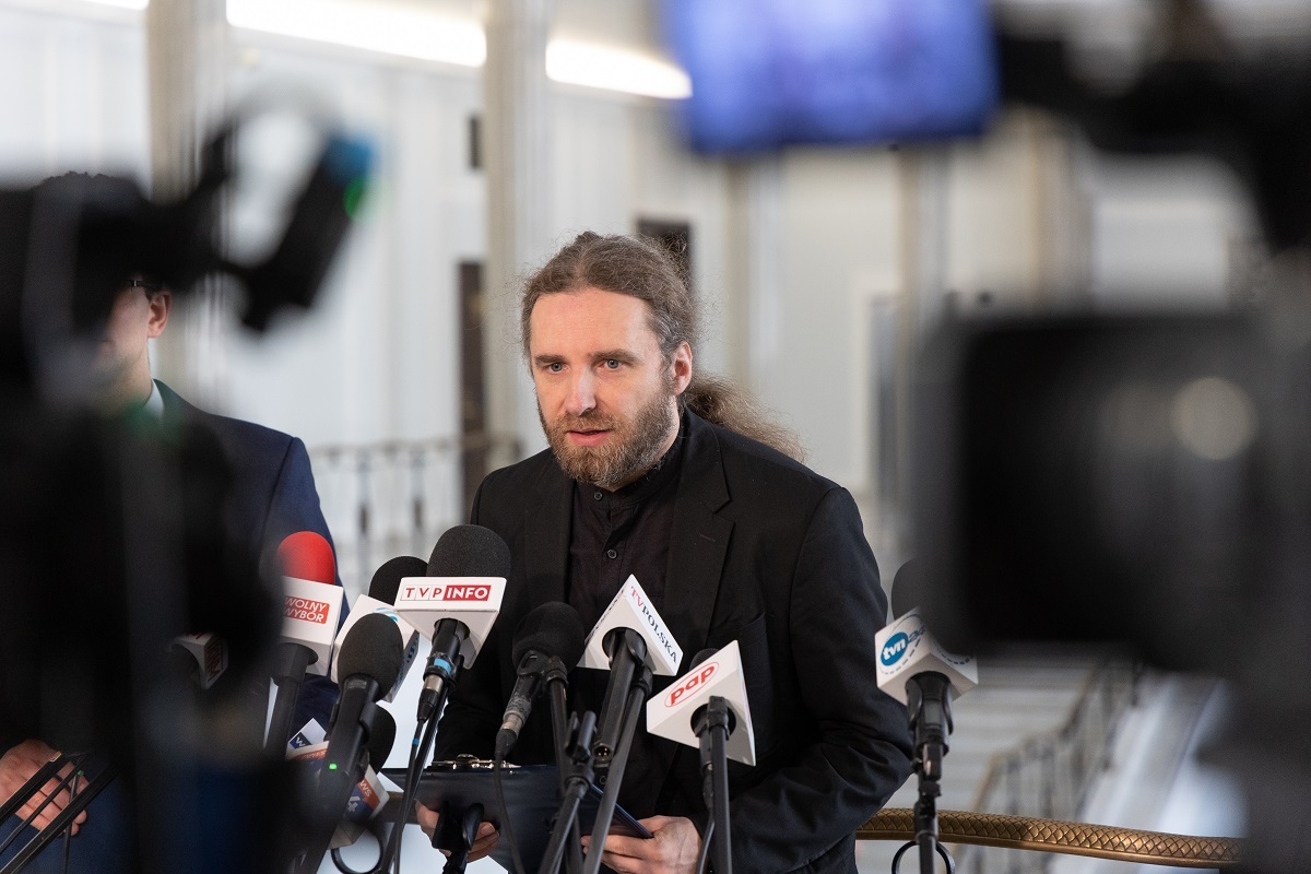 Sośnierz mówi o 800 plus. Te słowa mogą wywołać burzę