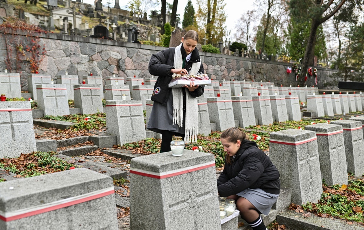 wiadomości,aktualności,wPolityce.pl Na cmentarzu na Rossie odnowiono w tym roku 17 pomników