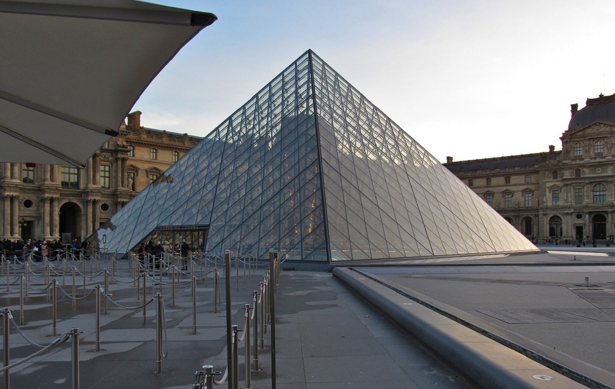 Skok na Luwr. Dwóch zatrzymanych było skazanych w 2015 r.