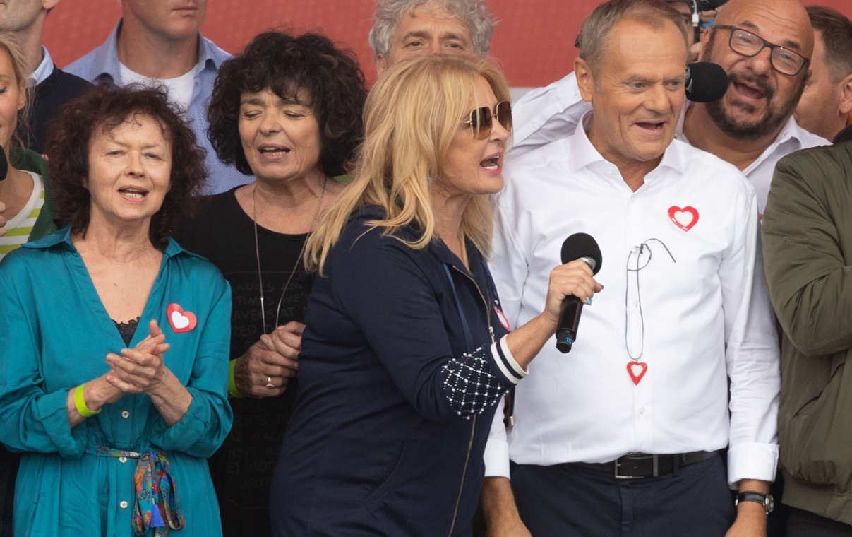 Szczepkowska wściekła na Hołownię. "Ryje pod wszystkim"