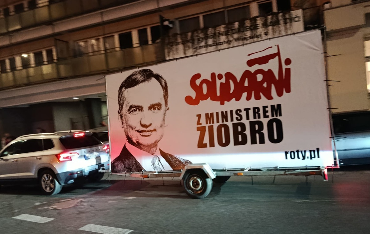 Billboardy z hasłem "Solidarni z ministrem Ziobro" w stolicy