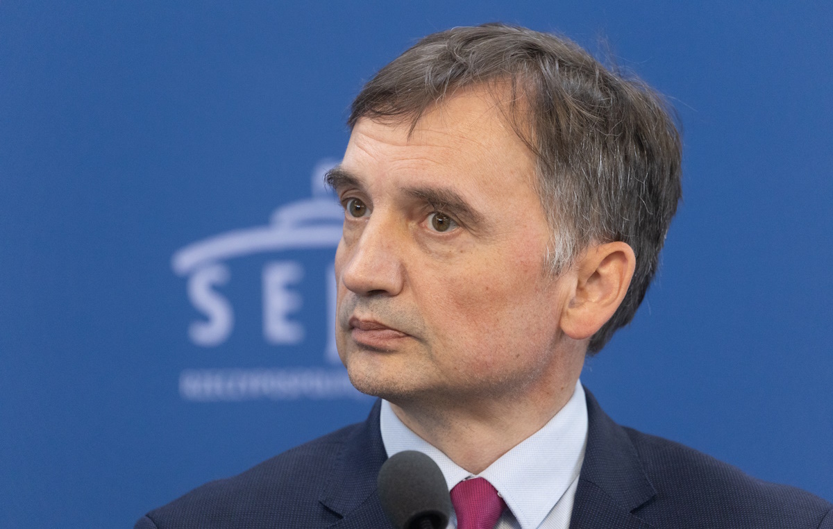 Polowanie na Ziobrę przypomina zachowanie tłuszczy