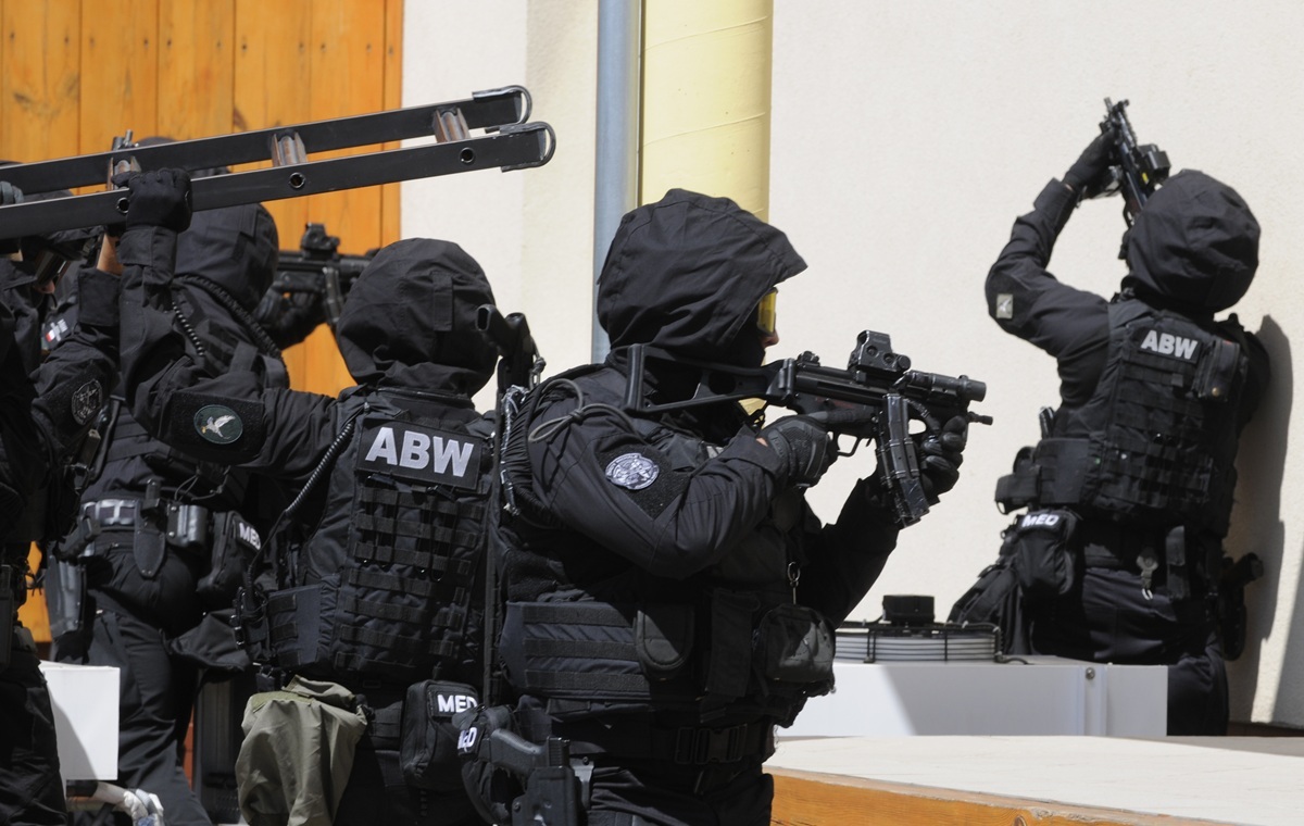 Igrzyska Tuska trwają! ABW dostała zadanie ścigania Ziobry