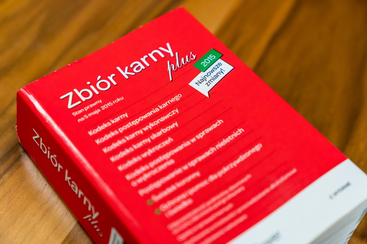 Przestępstwo "osiągania korzyści politycznych". Co oznacza?