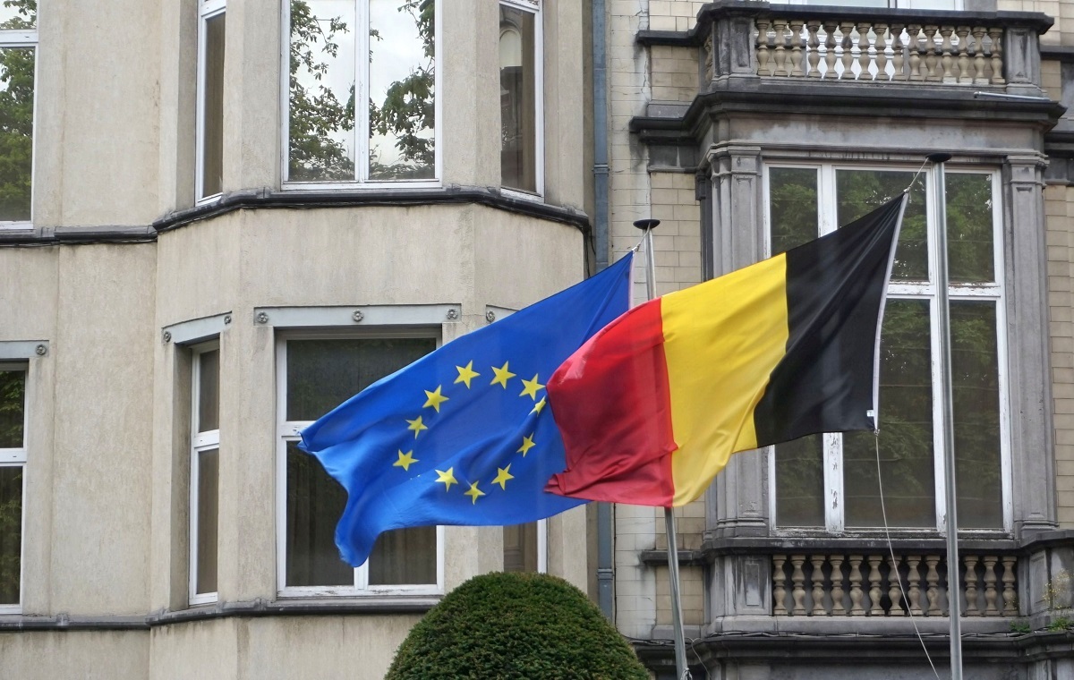 Ponad stu migrantów zajęło pusty budynek po instytucji UE