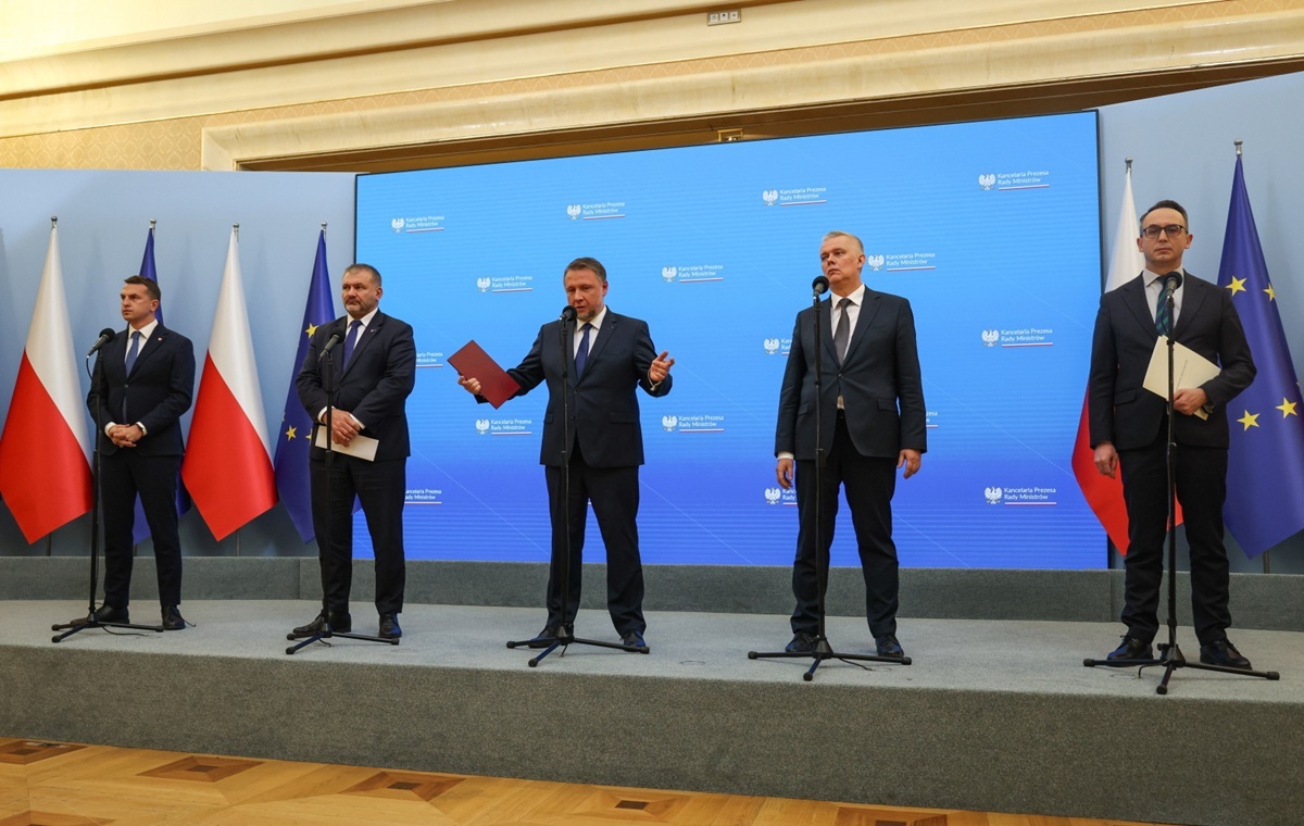 Ministrowie Tuska w końcu tłumaczą, co stało się na torach